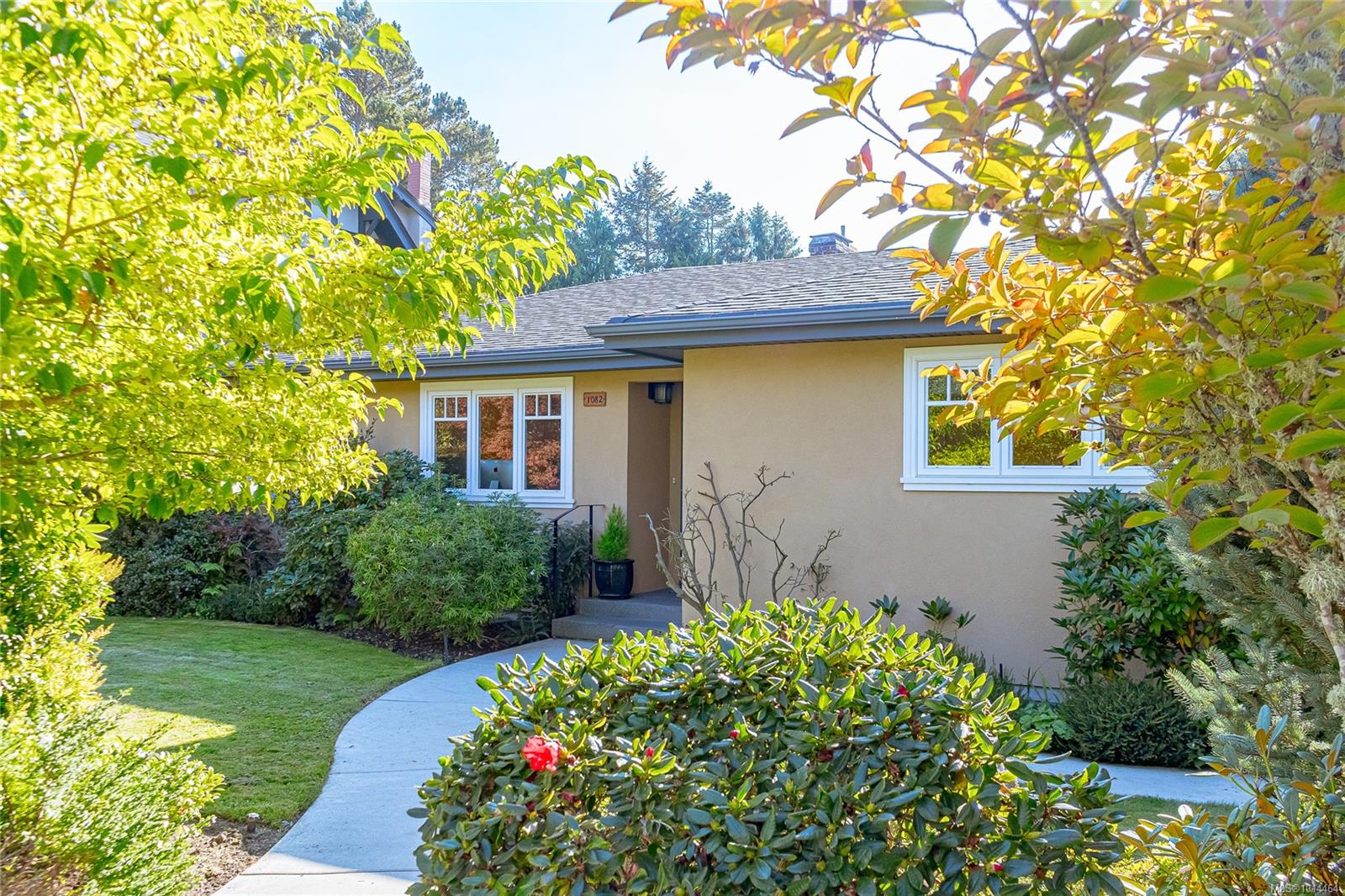 1082 Newport Ave, Oak Bay, BC V8S 5E3