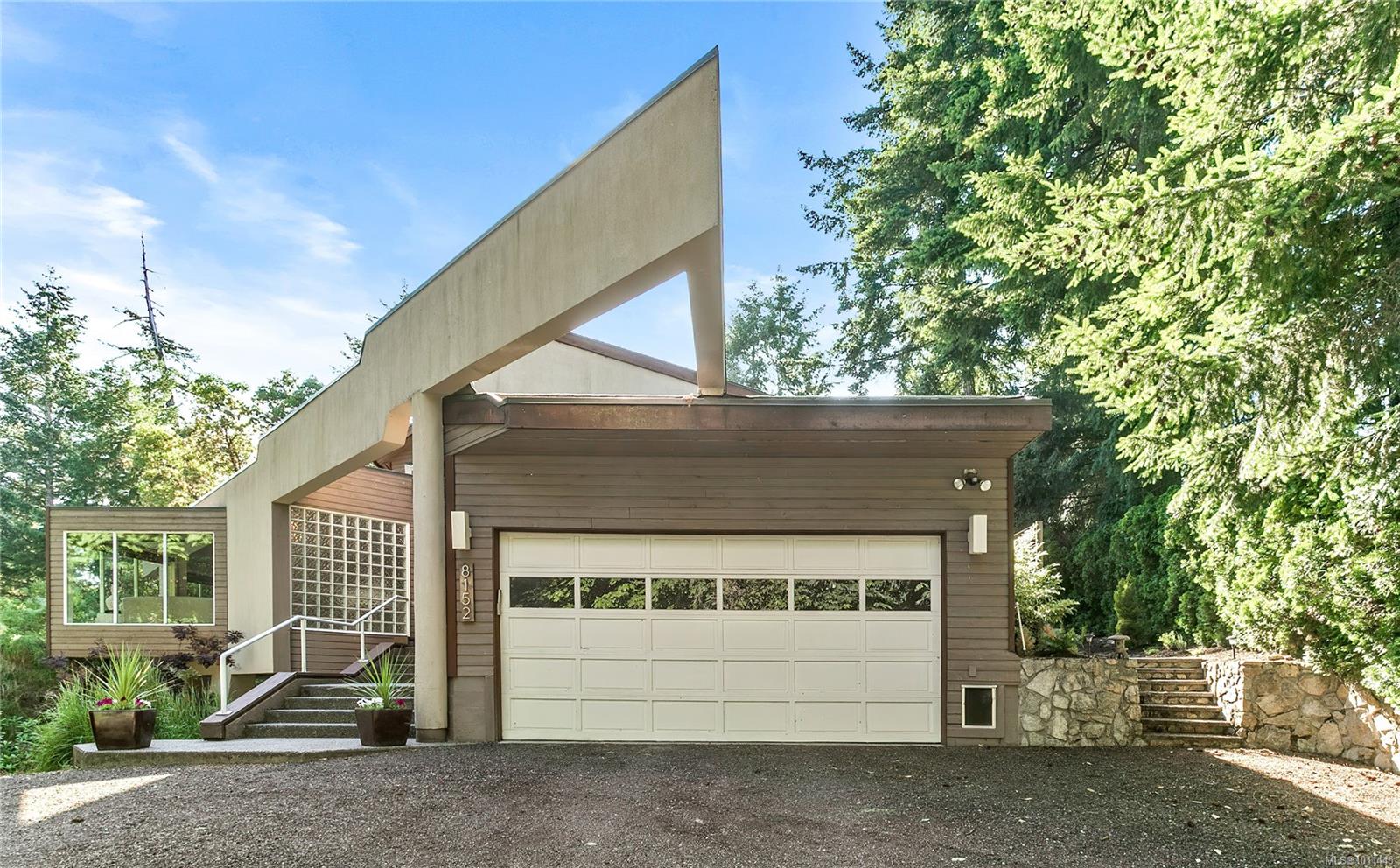 8152 Woodwyn Ter, Central Saanich, BC V8M 1S2