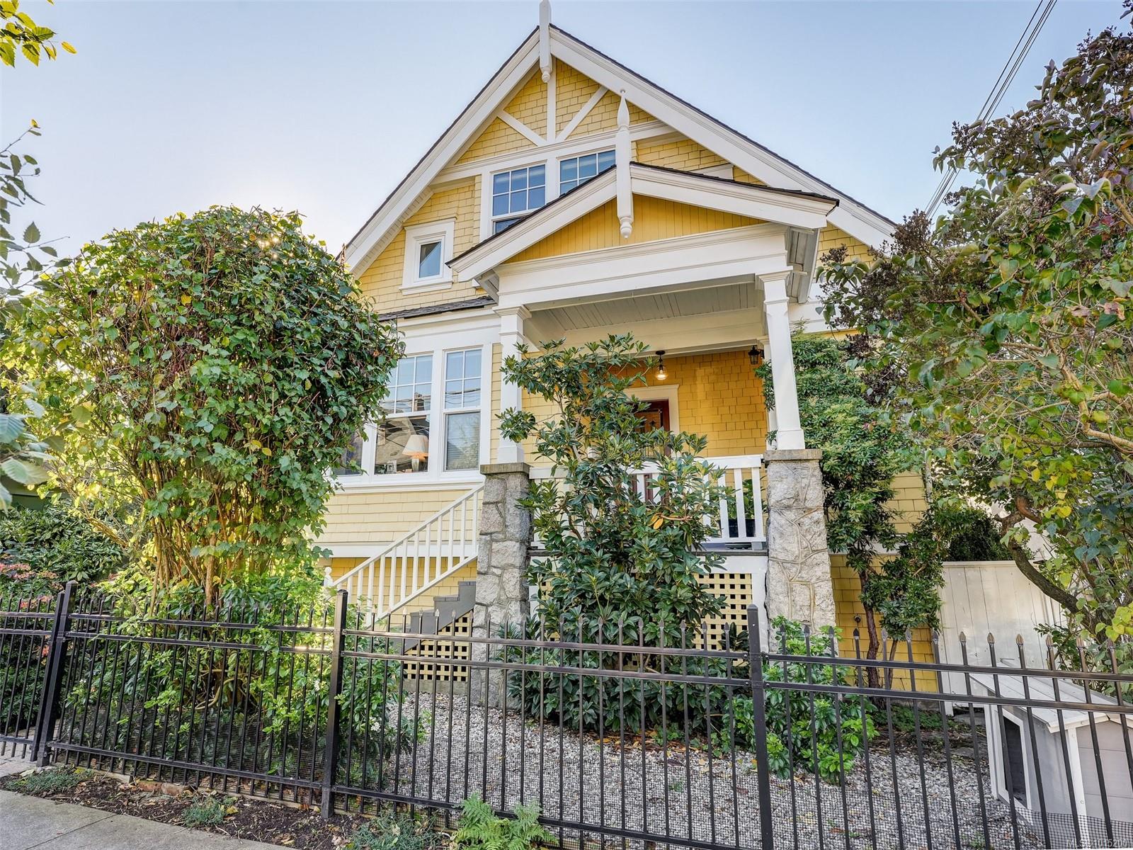 1165 Burdett Ave, Victoria, BC V8V 3H3