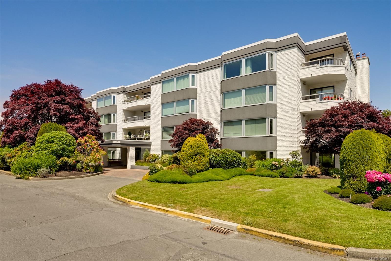 1370 Beach Dr Apt 409, Oak Bay, BC V8S 2N6