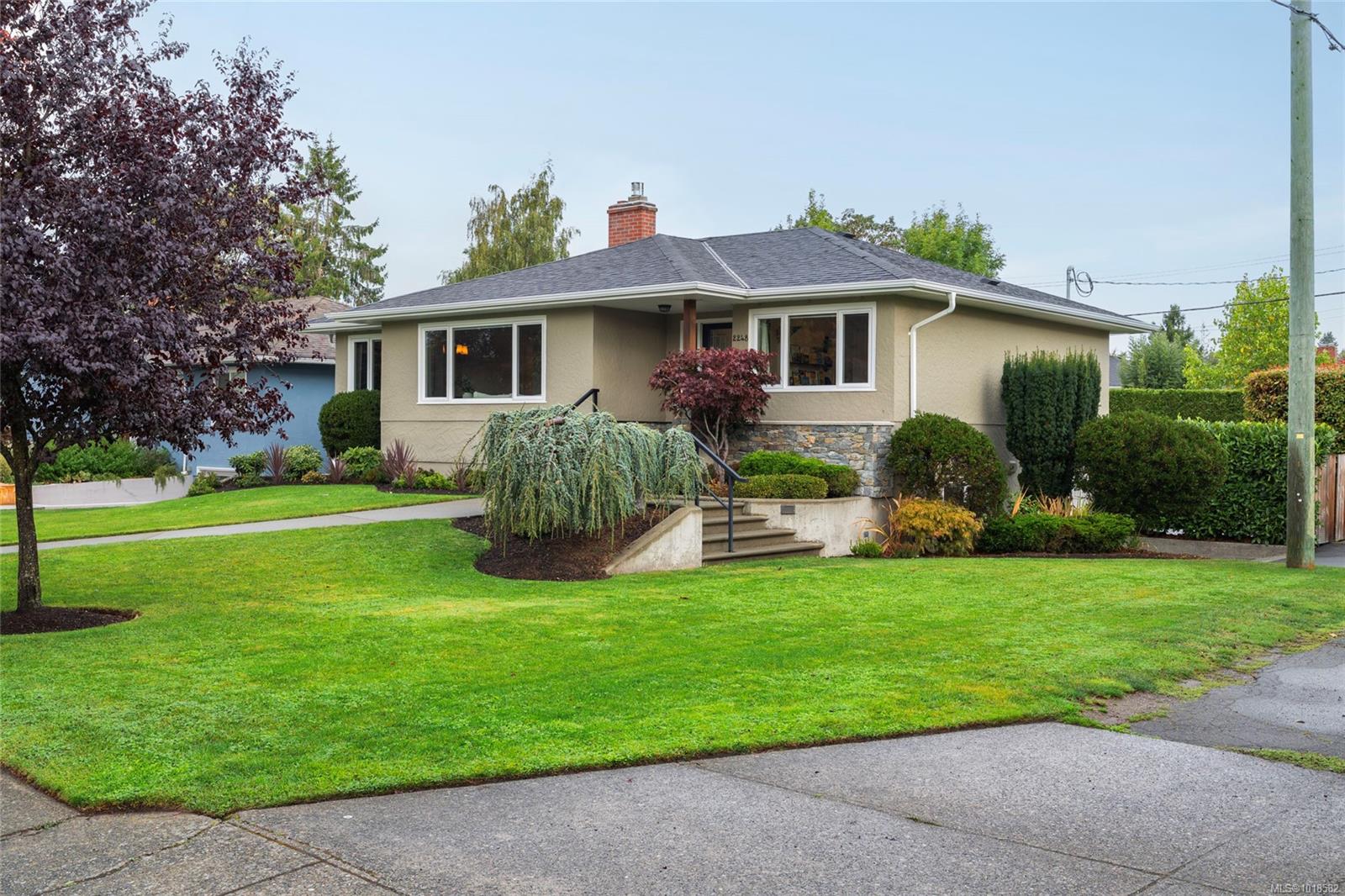 2248 Pacific Ave, Oak Bay, BC V8R 2V5