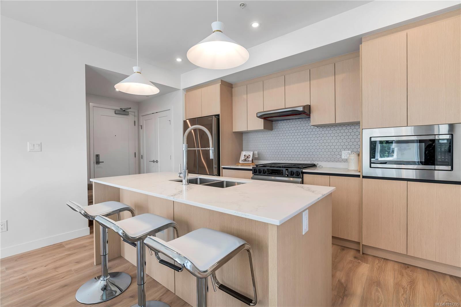 2000 W Park Lane Apt 104, View Royal, BC V9B 3R7
