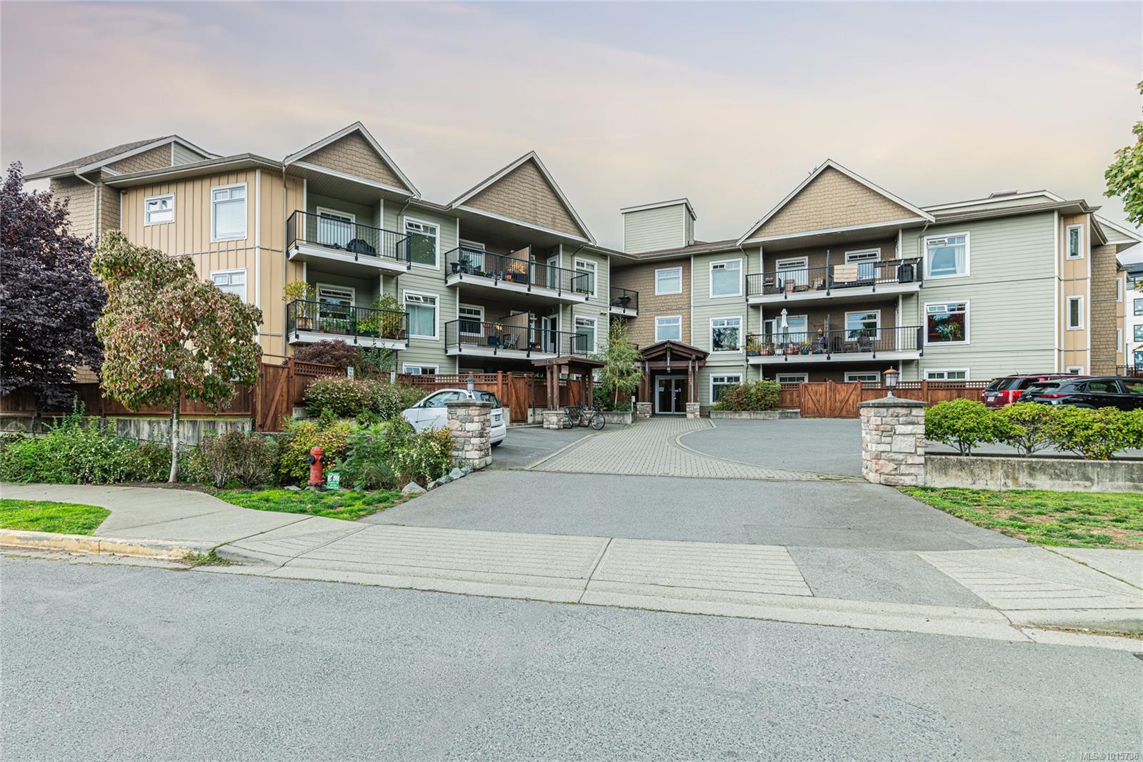 21 Conard St Apt 214, Victoria, BC V8Z 0C4