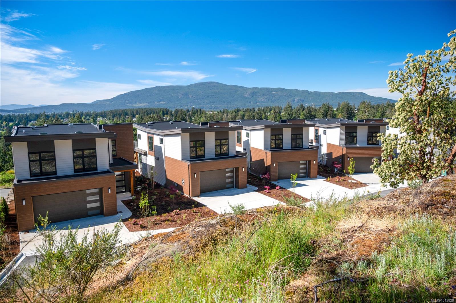 1220 Manzanita Pl Apt 102, Nanaimo, BC V9T 0L7