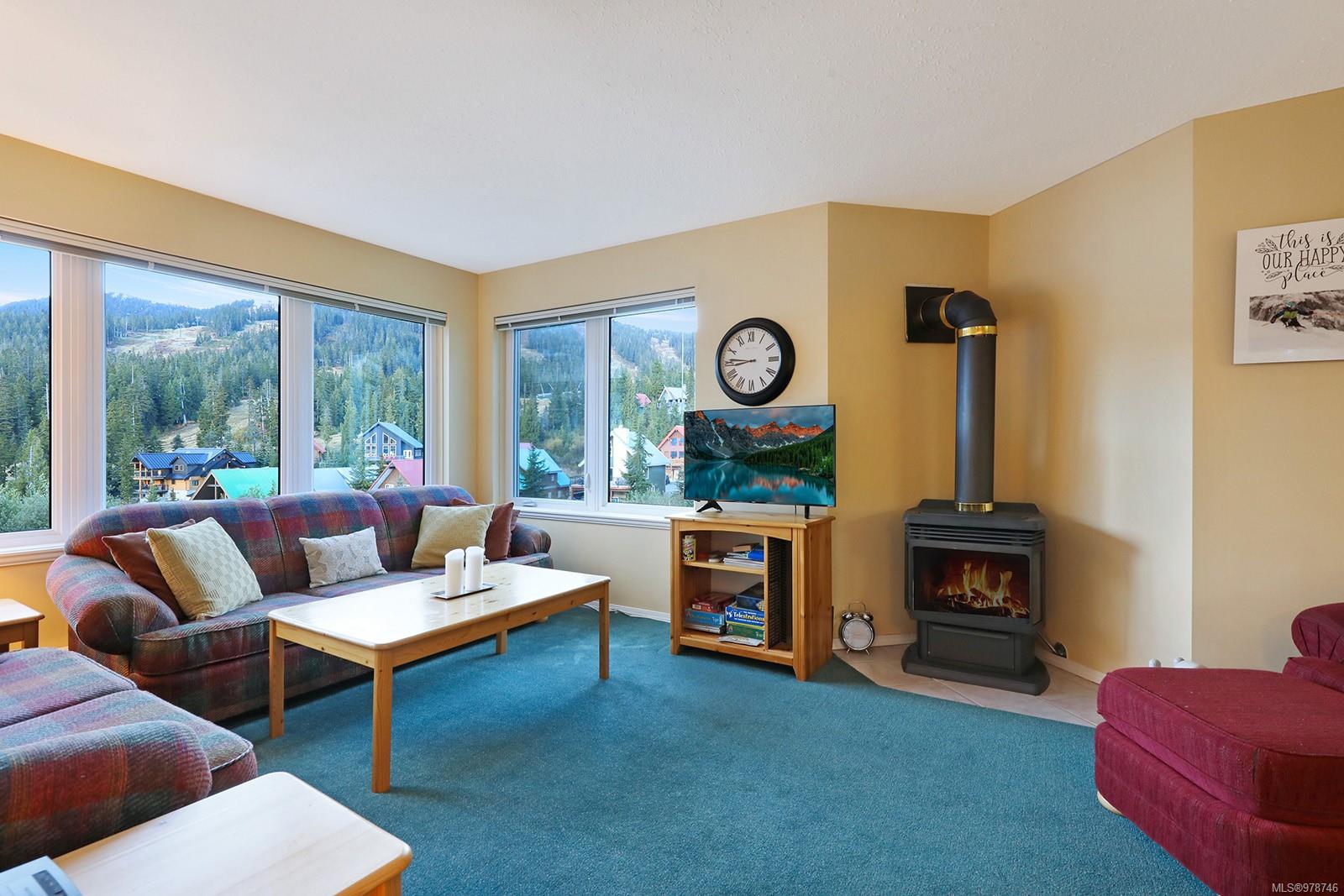 1320 Henry Rd Apt 111, Courtenay, BC V9J 1L0