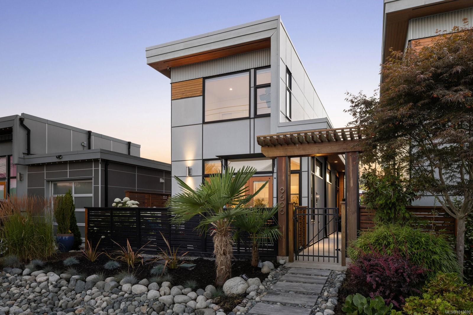 9606 Fourth St, Sidney, BC V8L 2Y6