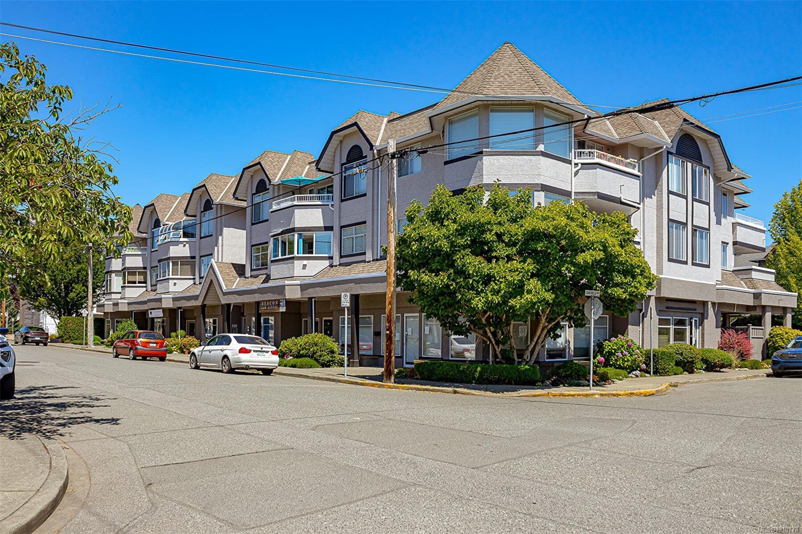 9717 Third St Apt 204, Sidney, BC V8L 3A3