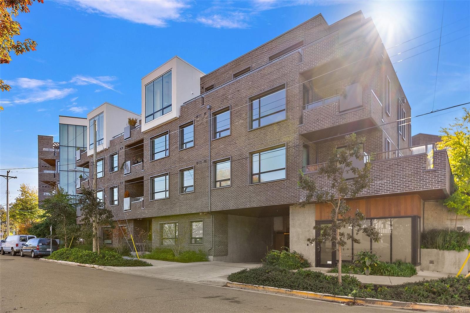 2285 Bowker Ave Apt 302, Oak Bay, BC V8R 2E2