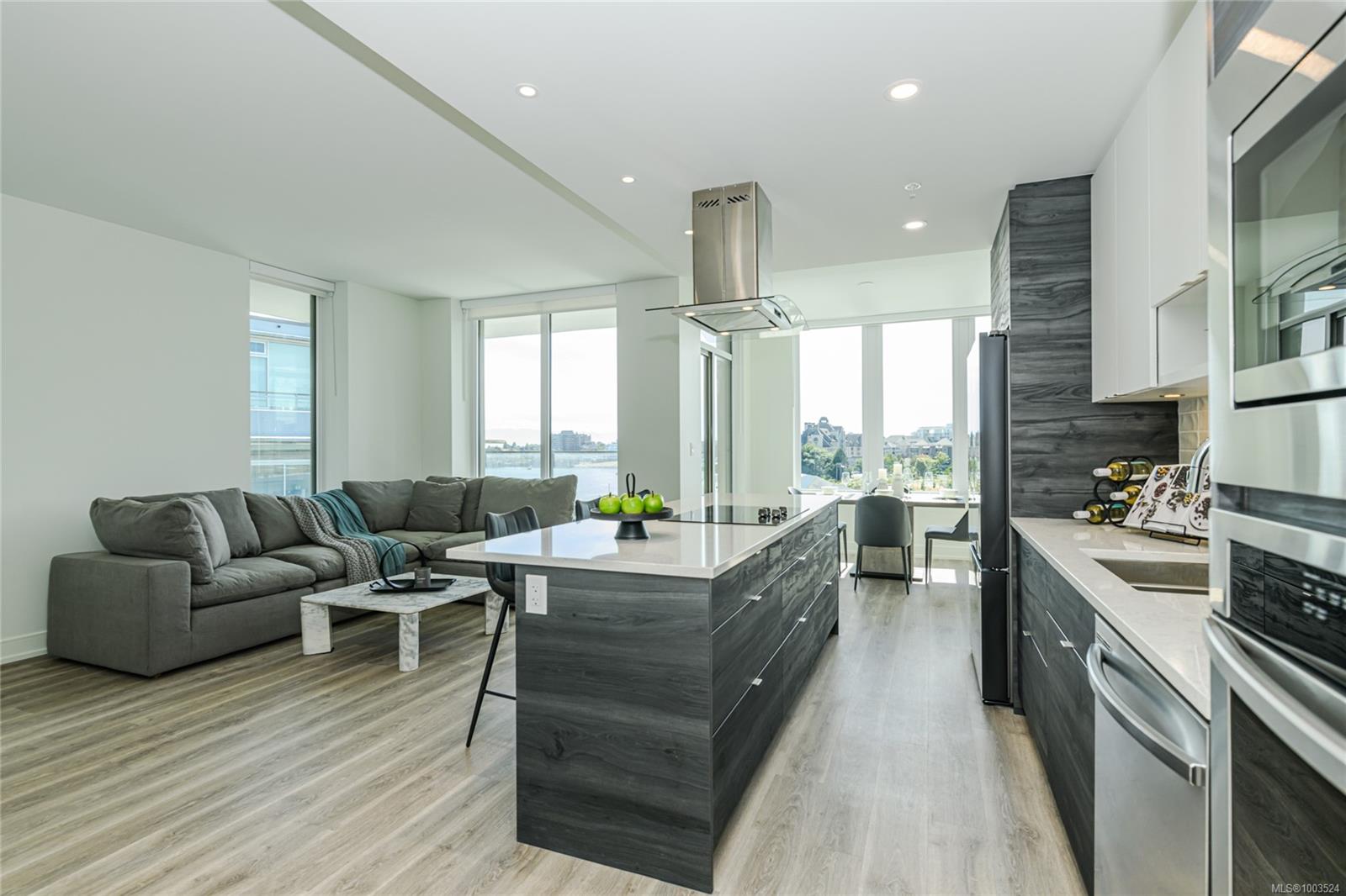 1628 Store St Apt 822, Victoria, BC V8W 0H1