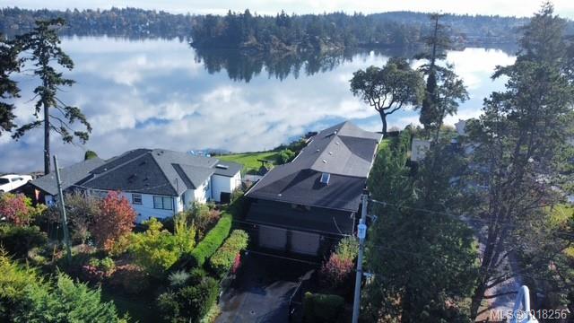 128 St Giles St Apt A, Victoria, BC V8Z 5E5