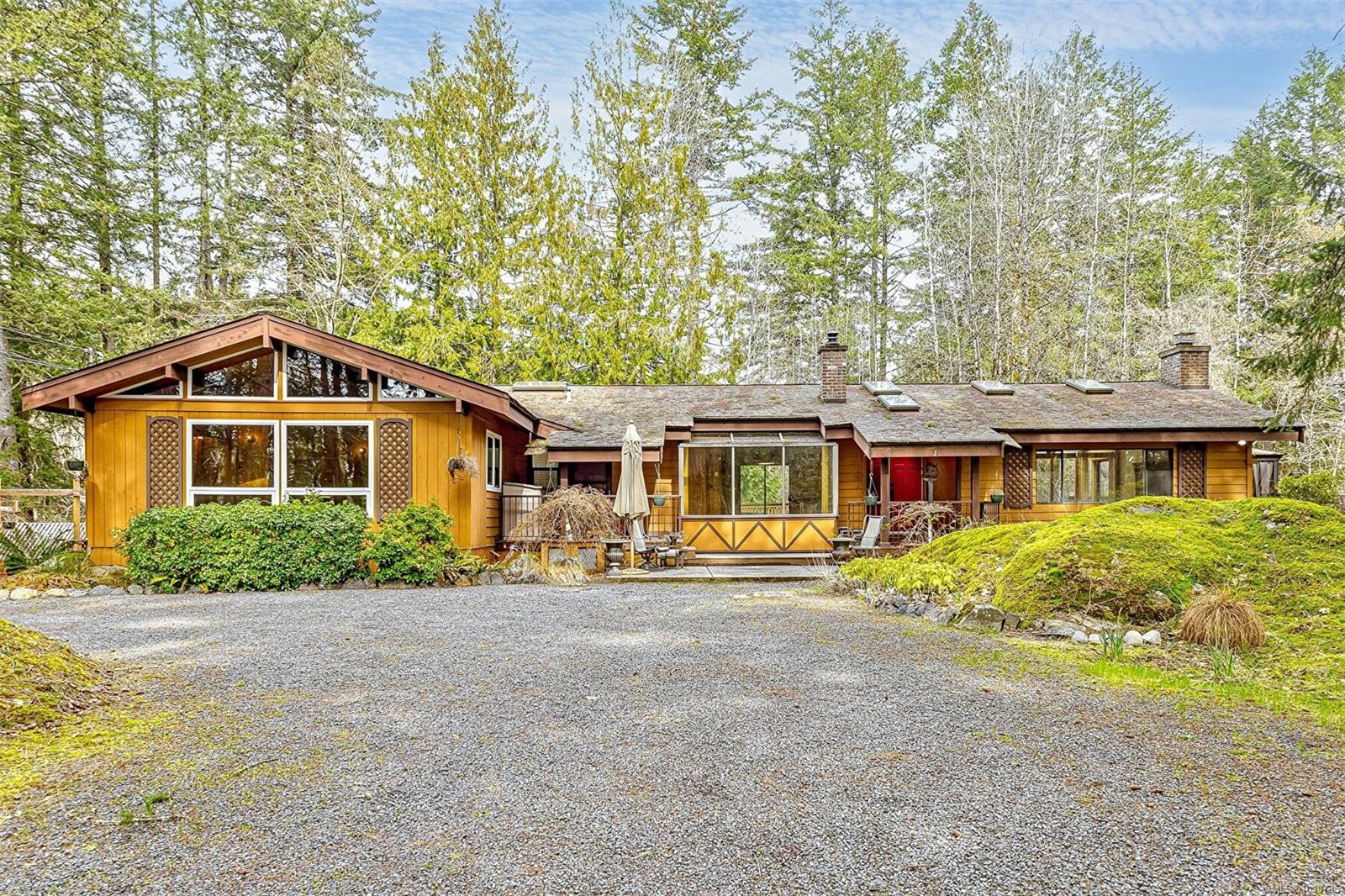 2298 Munn Rd, Highlands, BC V9E 1H5