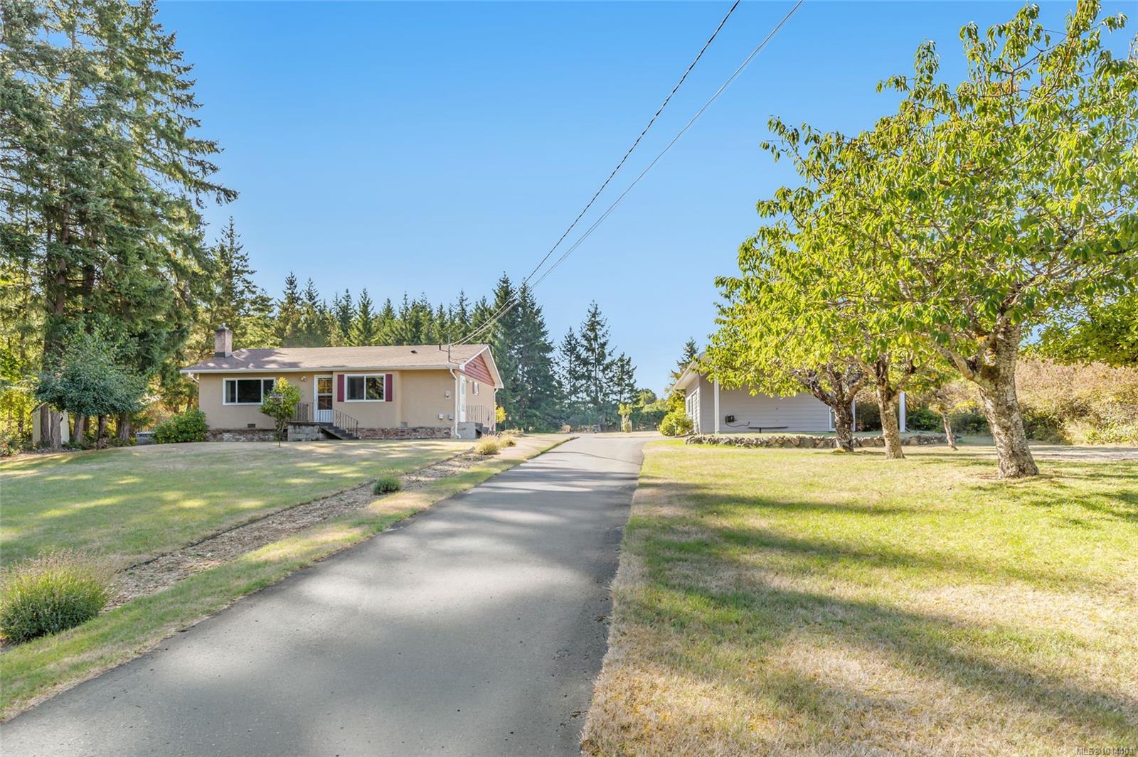 2402 Cross Rd, Nanoose Bay, BC V9P 9E6