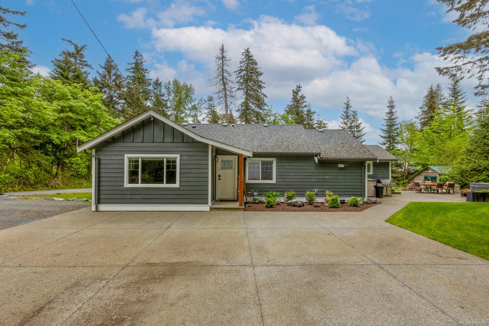 3671 Thomson Rd, Courtenay, BC V9N 9T5