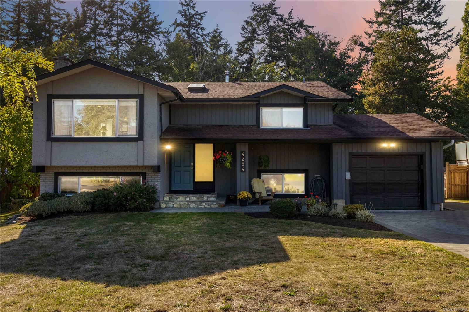 4254 Eastridge Cres, Saanich, BC V8Z 6B6