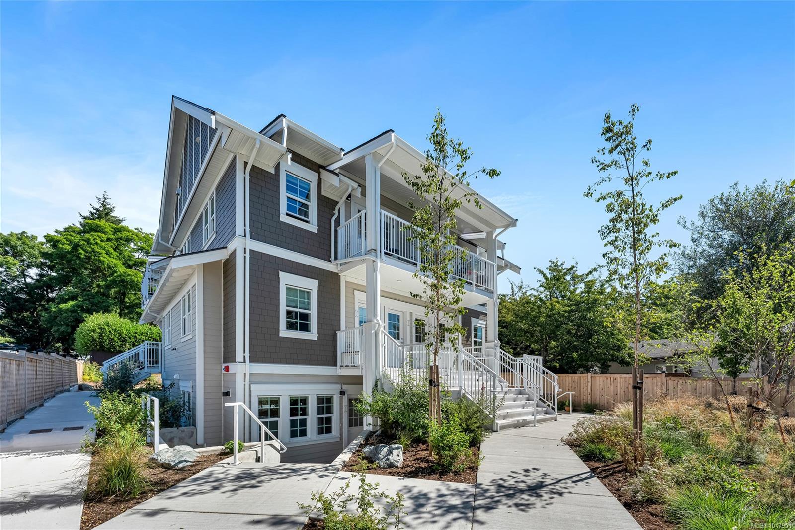 1224 Richardson St Apt C, Victoria, BC V8V 3E1