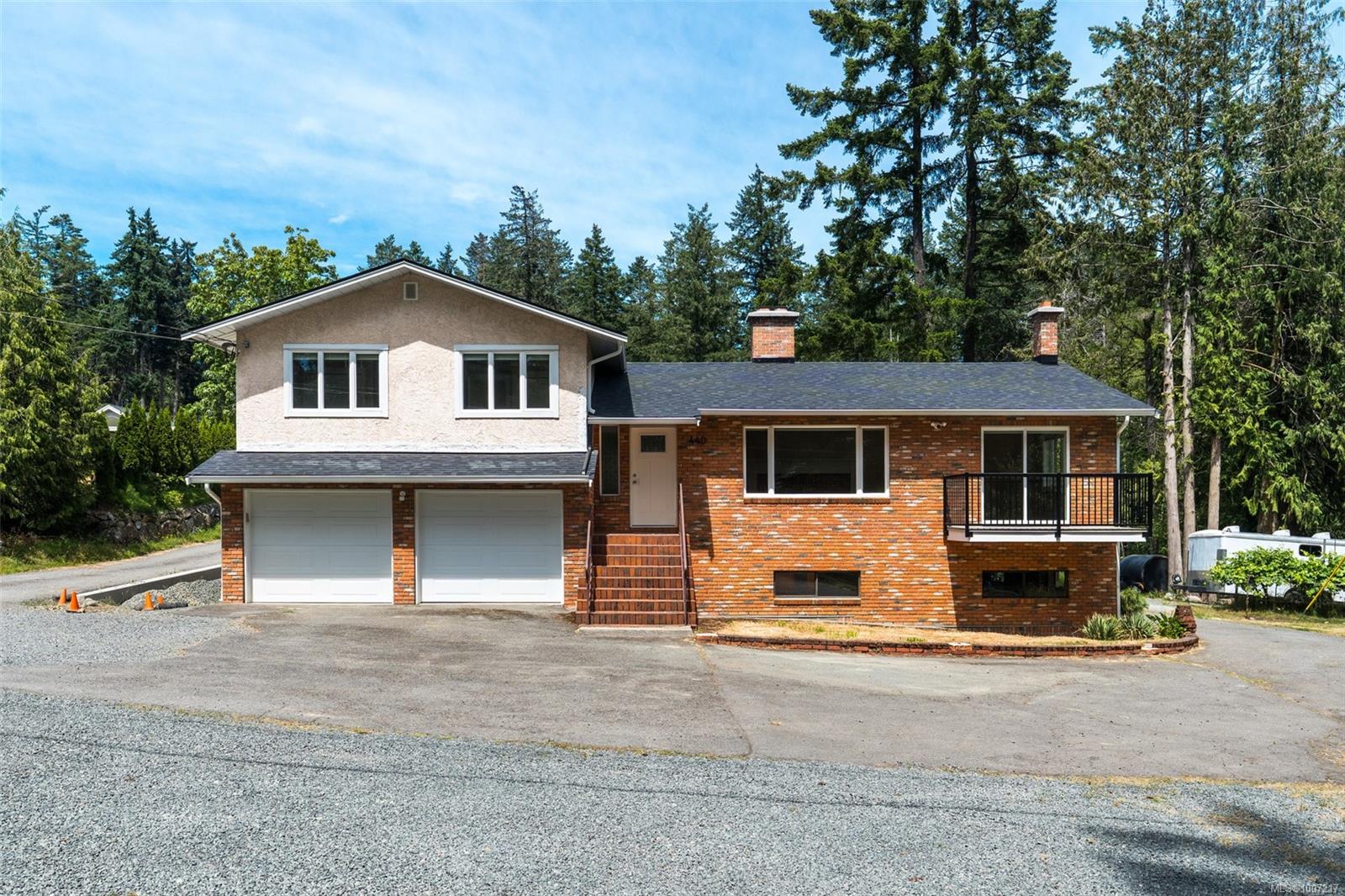440 Glendower Rd, Saanich, BC V9E 2B8