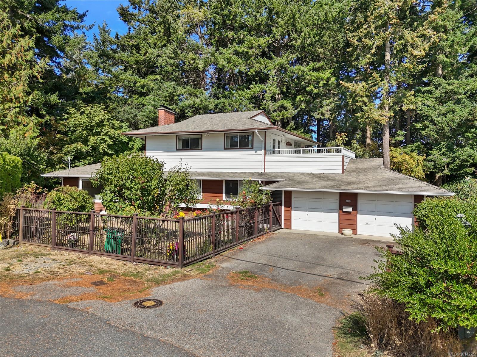 2108 Wenman Dr, Saanich, BC V8N 2S2