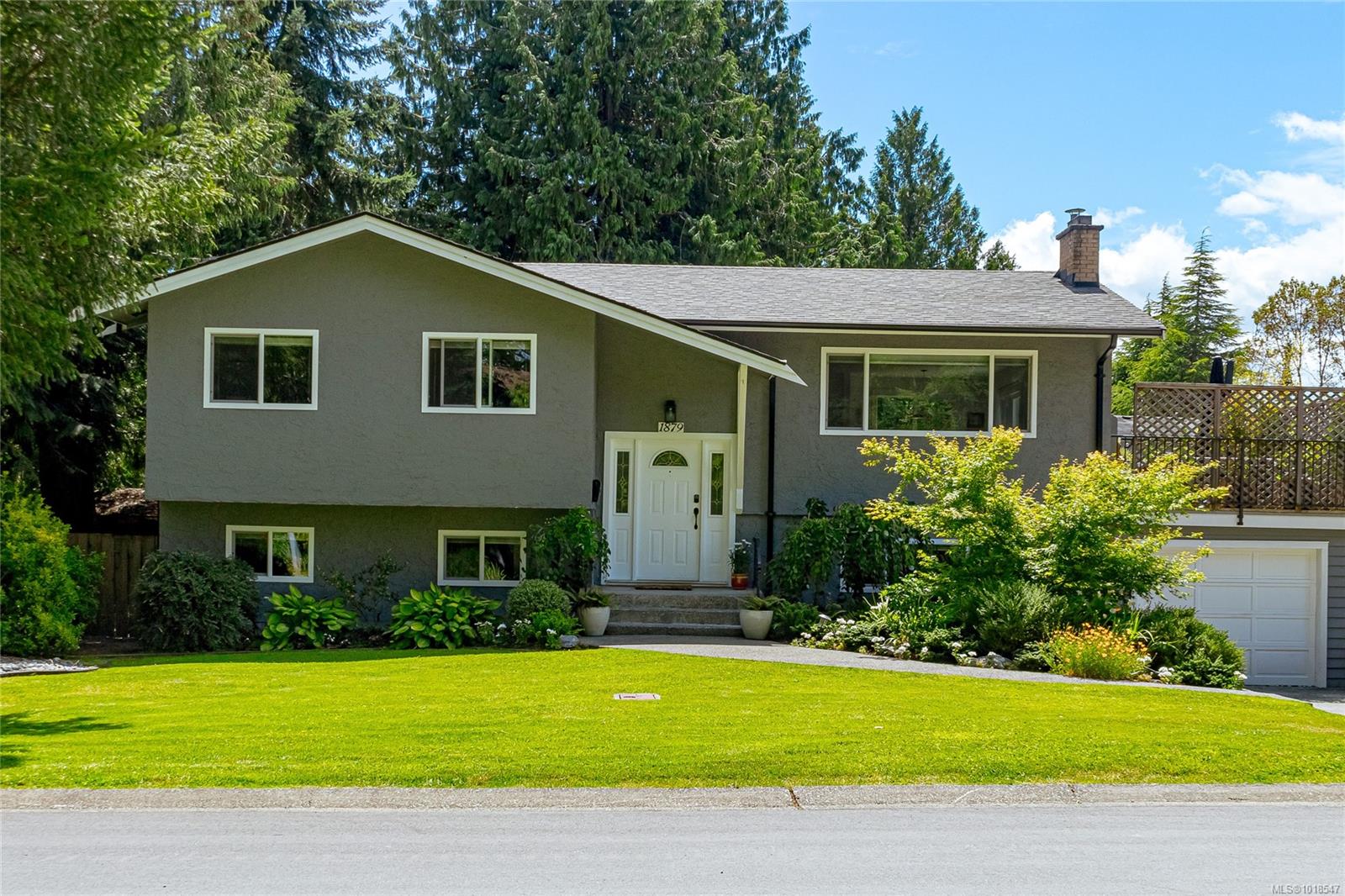 1879 Jeffree Rd, Central Saanich, BC V8M 1K5