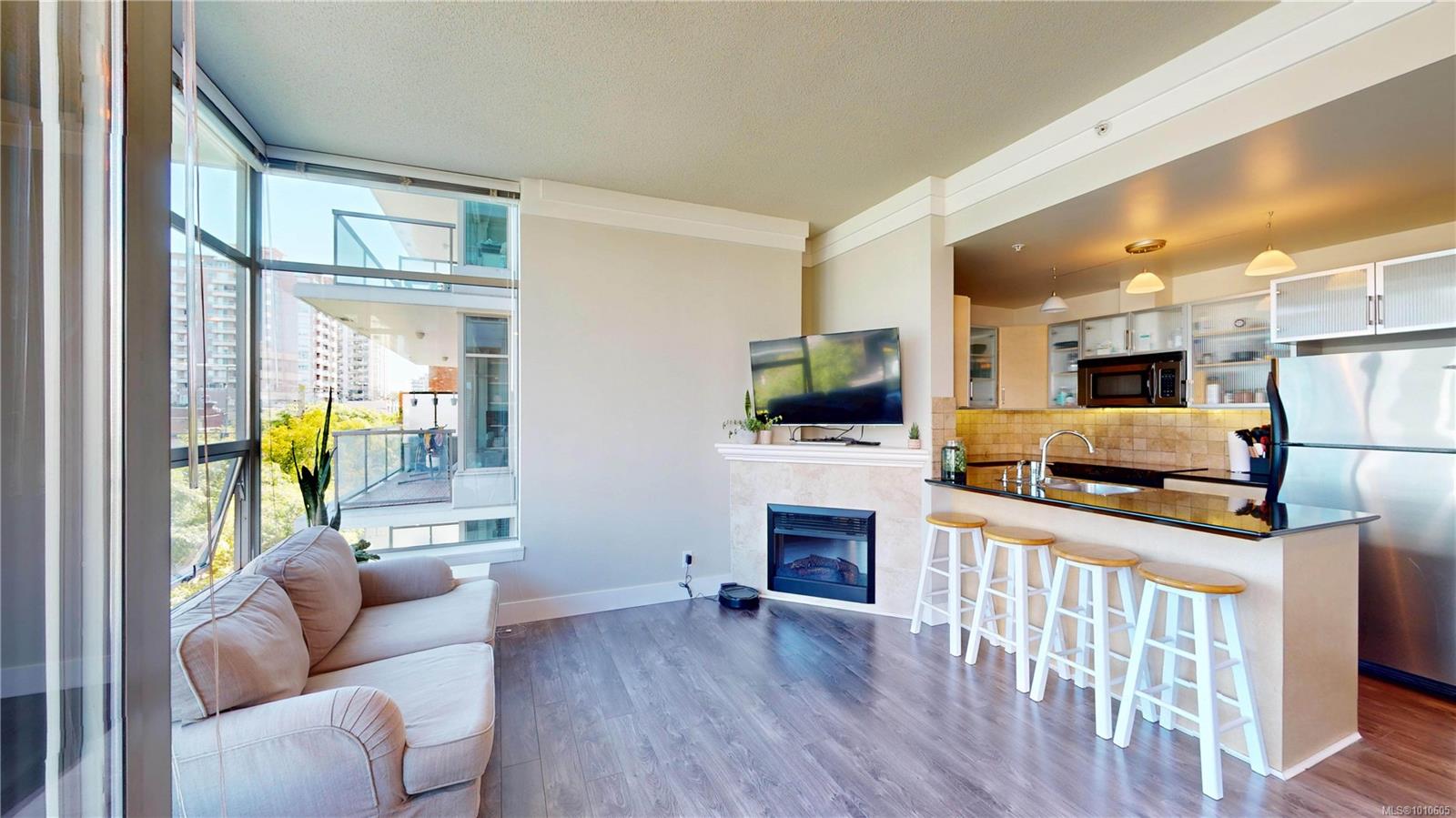 845 Yates St Apt 307, Victoria, BC V8V 3N6