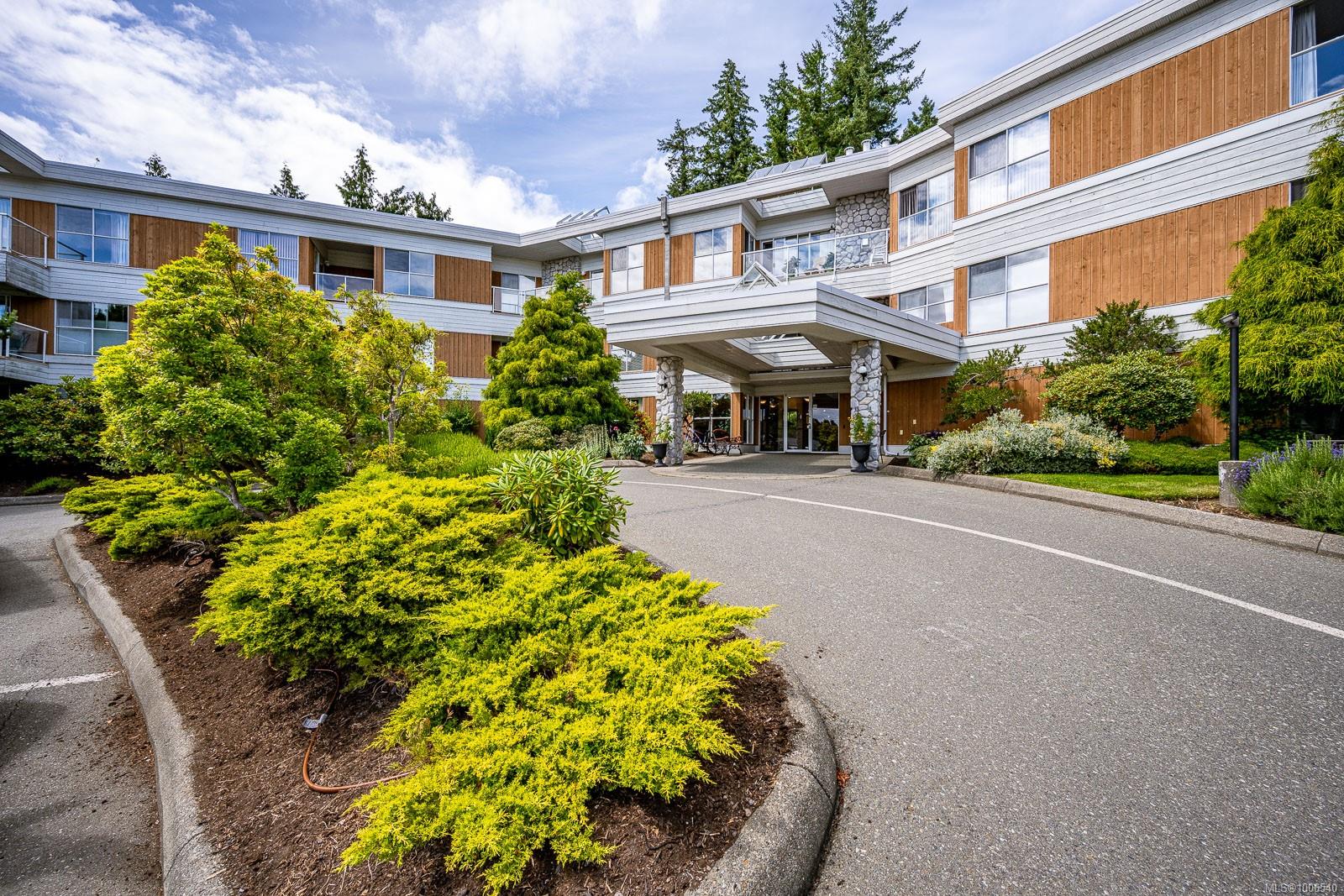 1686 Balmoral Ave Apt 203, Comox, BC V9M 2N1
