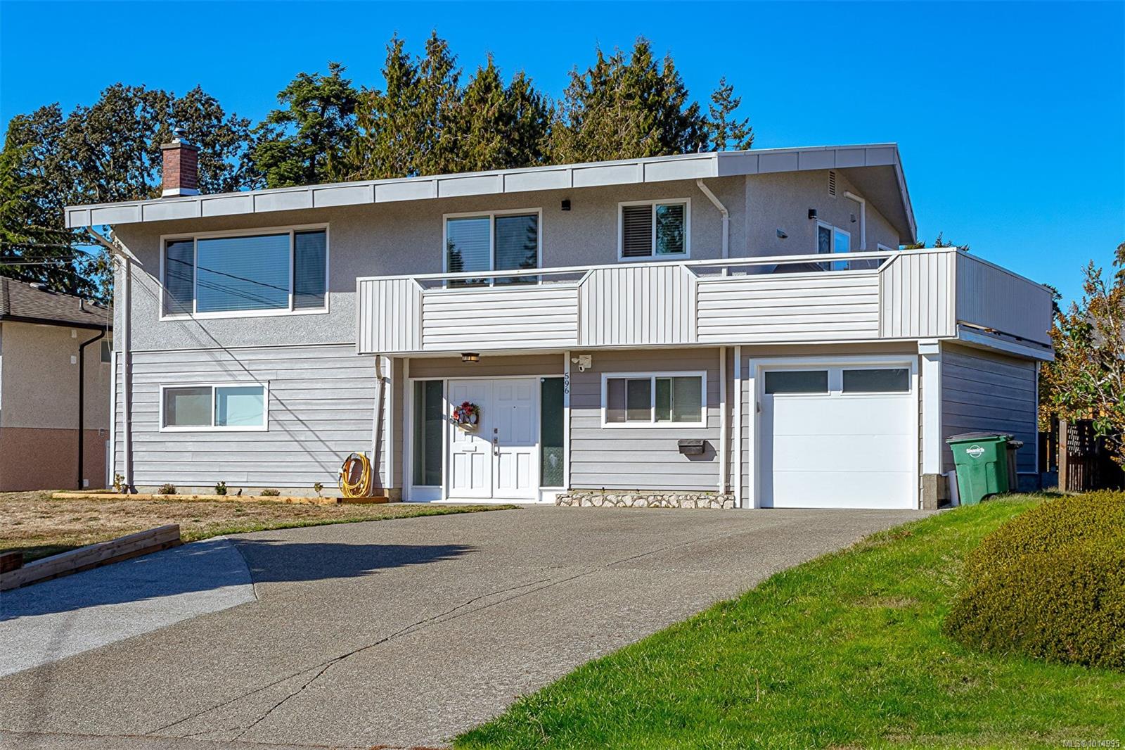 596 Peto Pl, Saanich, BC V8Z 2K6