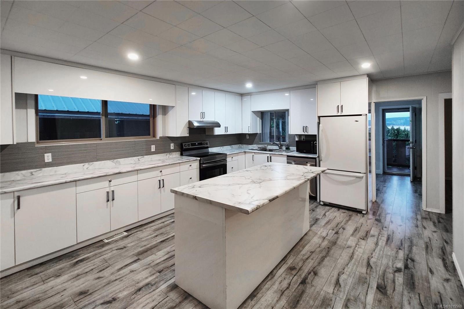 18 Gillespie St S, Nanaimo, BC V9R 4Y3
