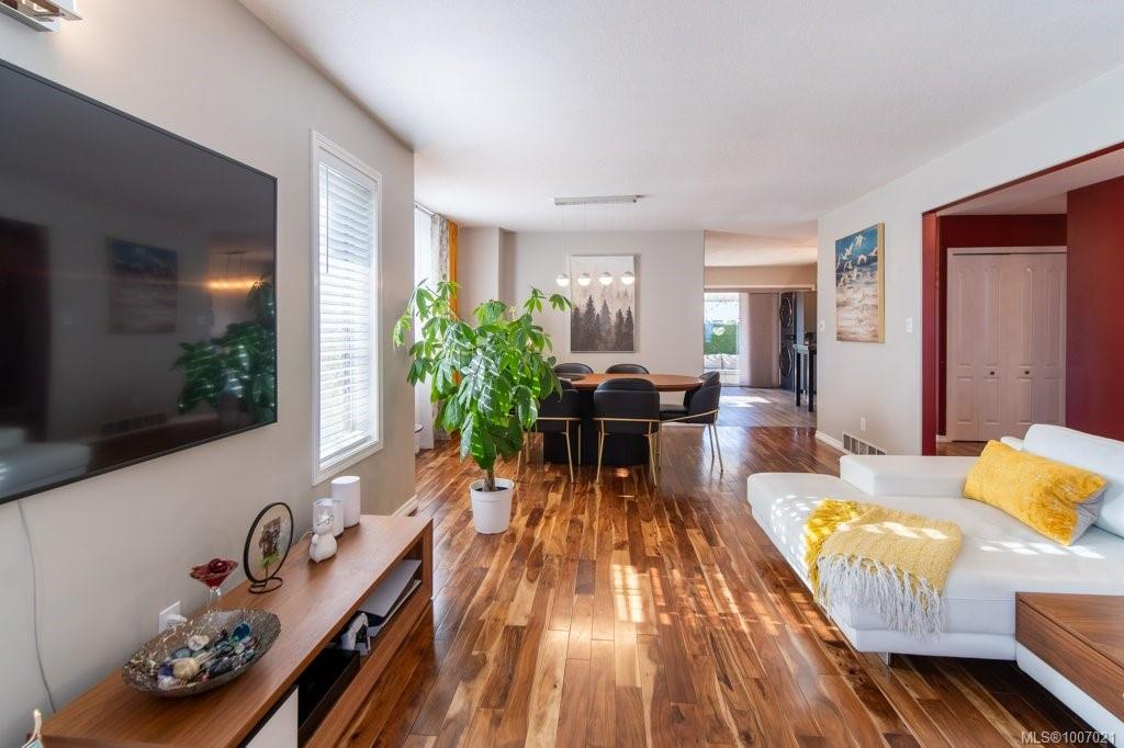 749 Marchmont Rd, Duncan, BC V9L 2L9
