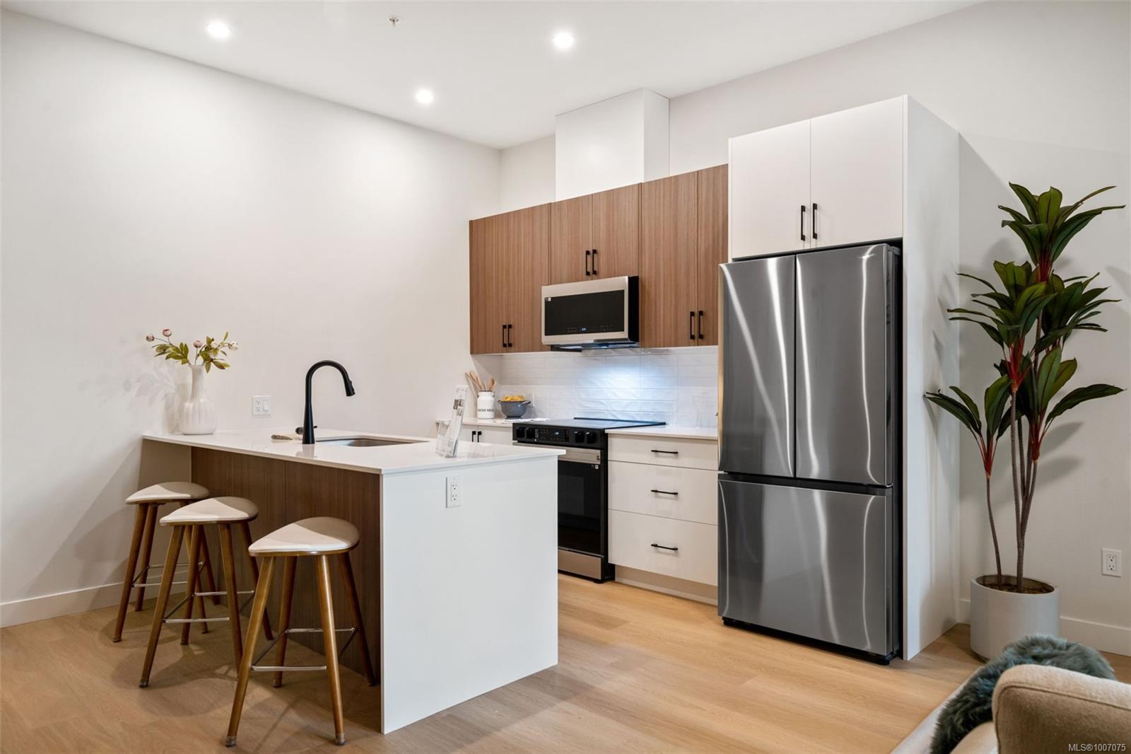 2770 Winster Rd Apt 606, Langford, BC V9B 7C7