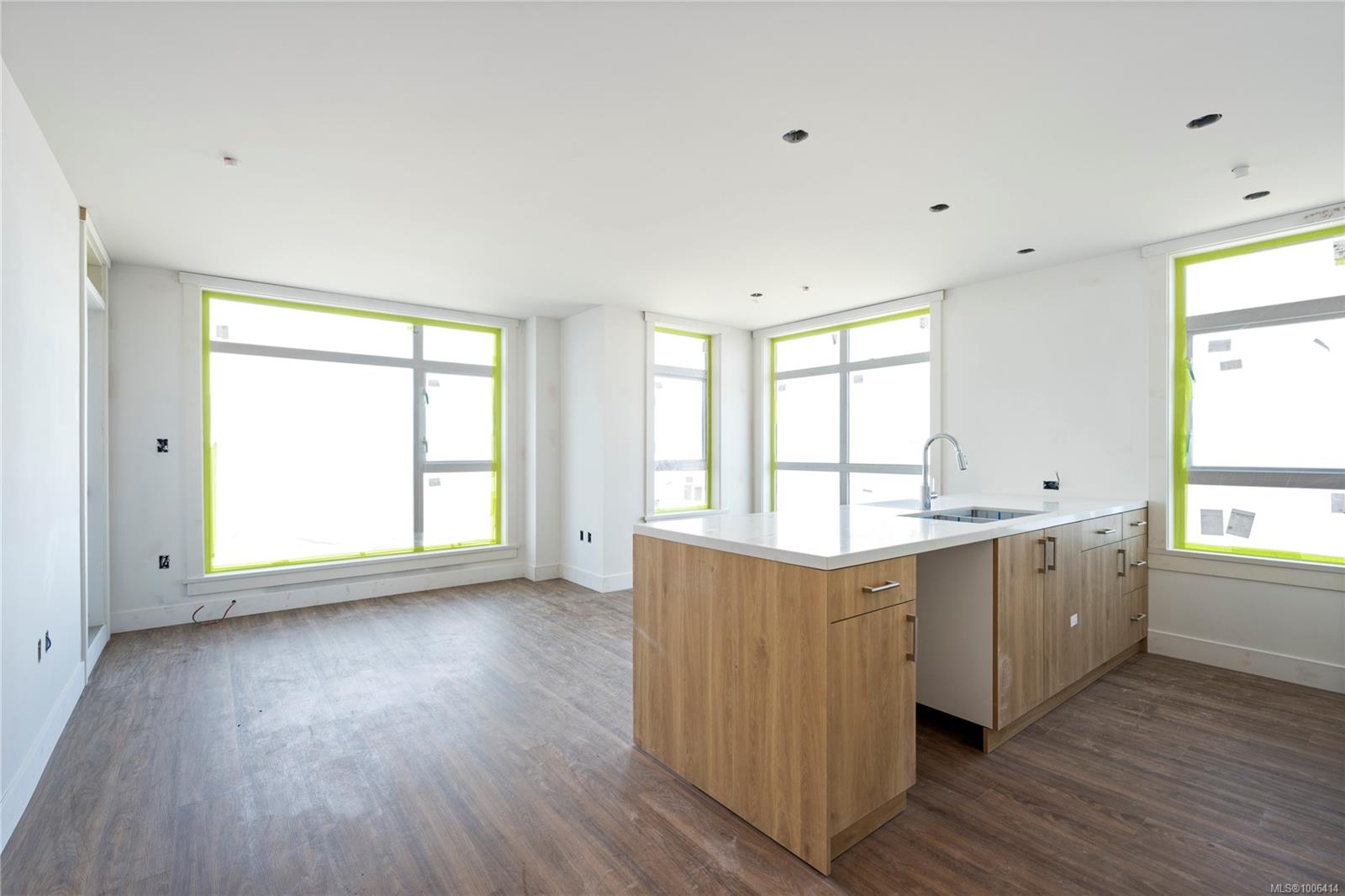 6320 Sentinal Dr Apt 211, Nanaimo, BC V9V 1W4