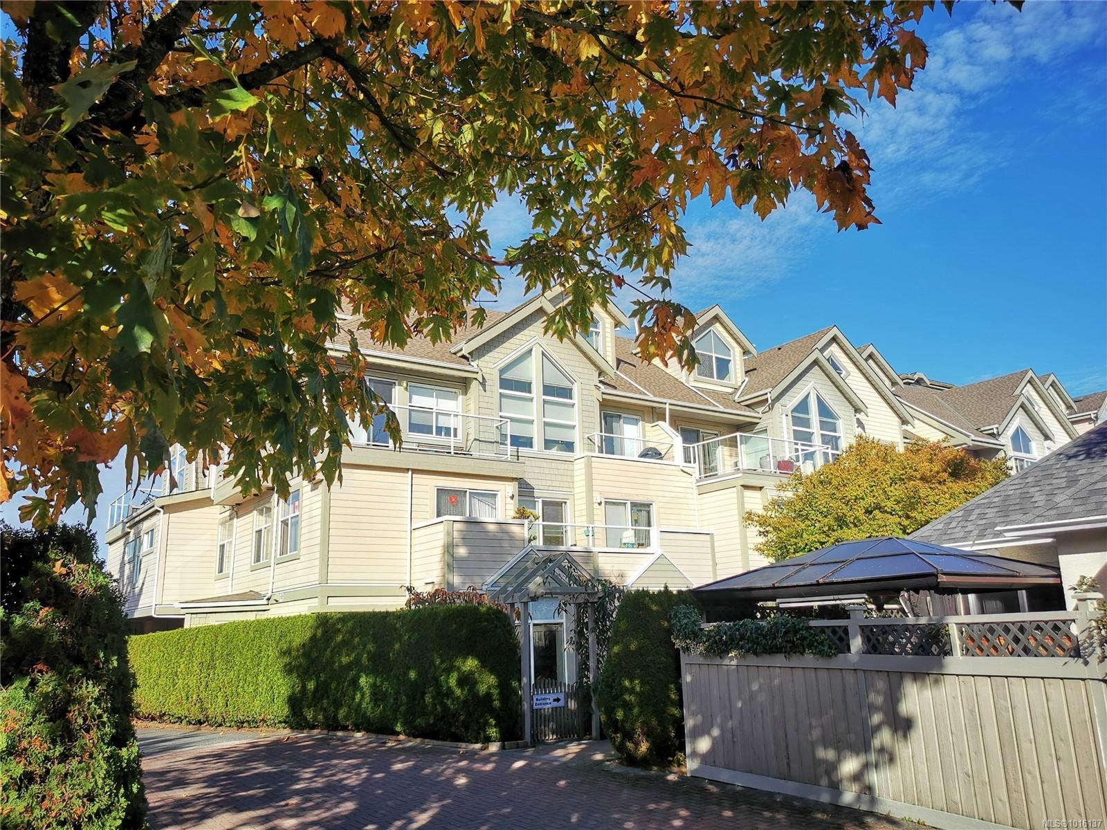 2250 James White Blvd Apt 403, Sidney, BC V8L 1Z4