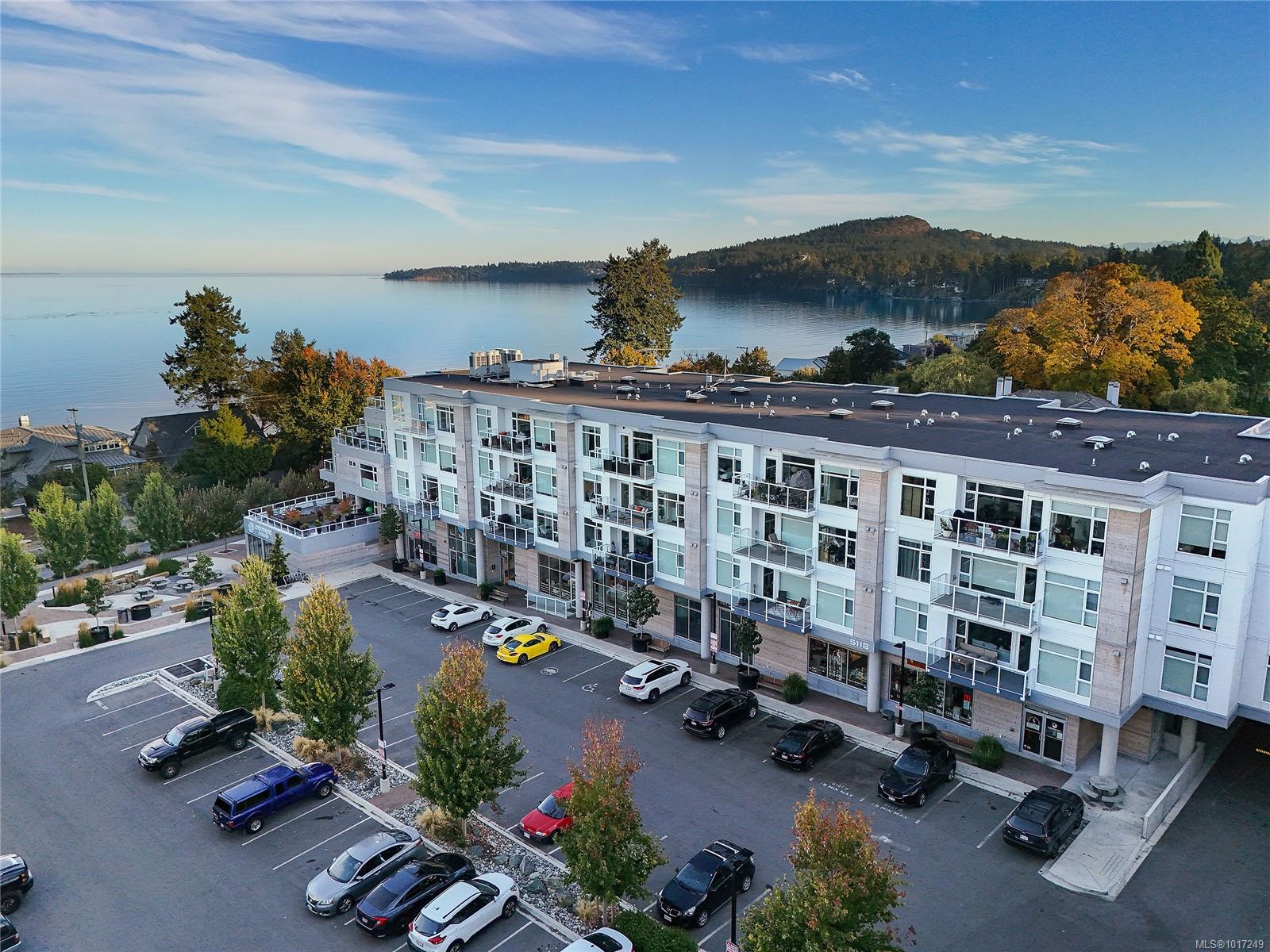 5118 Cordova Bay Rd Apt 302, Saanich, BC V8X 1R1