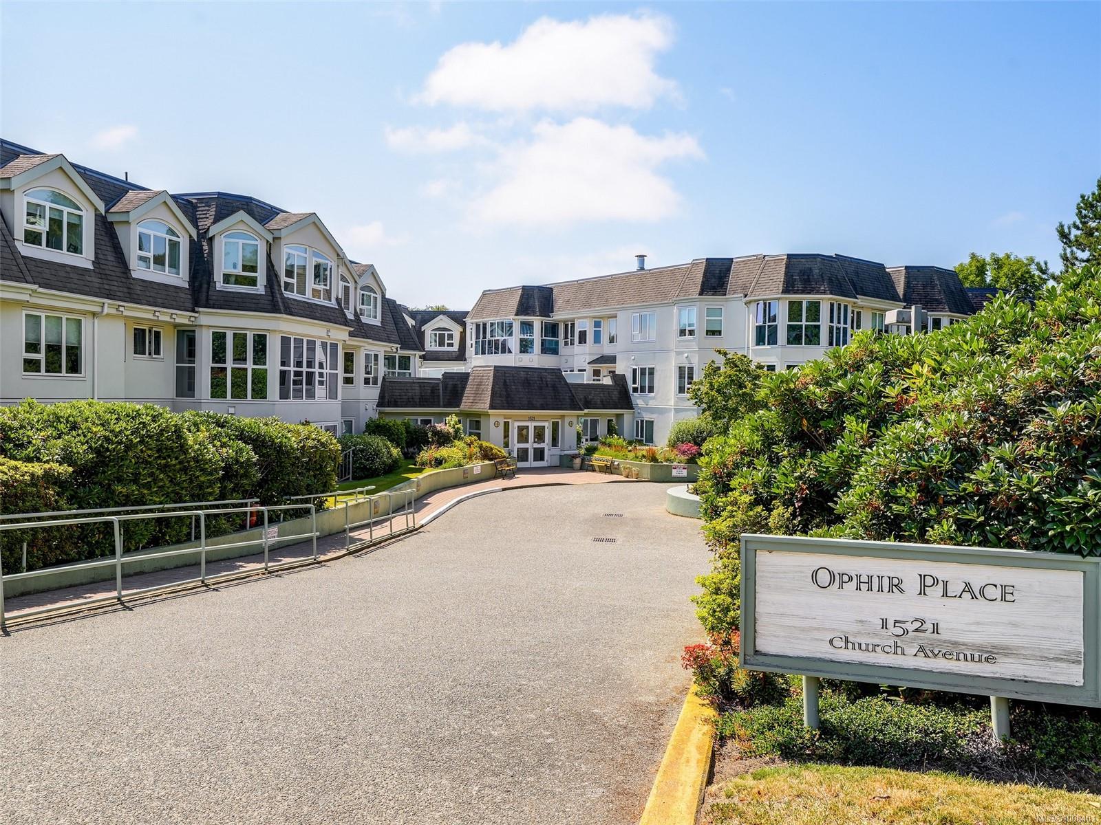 1521 Church Ave Apt 301, Saanich, BC V8P 5T2
