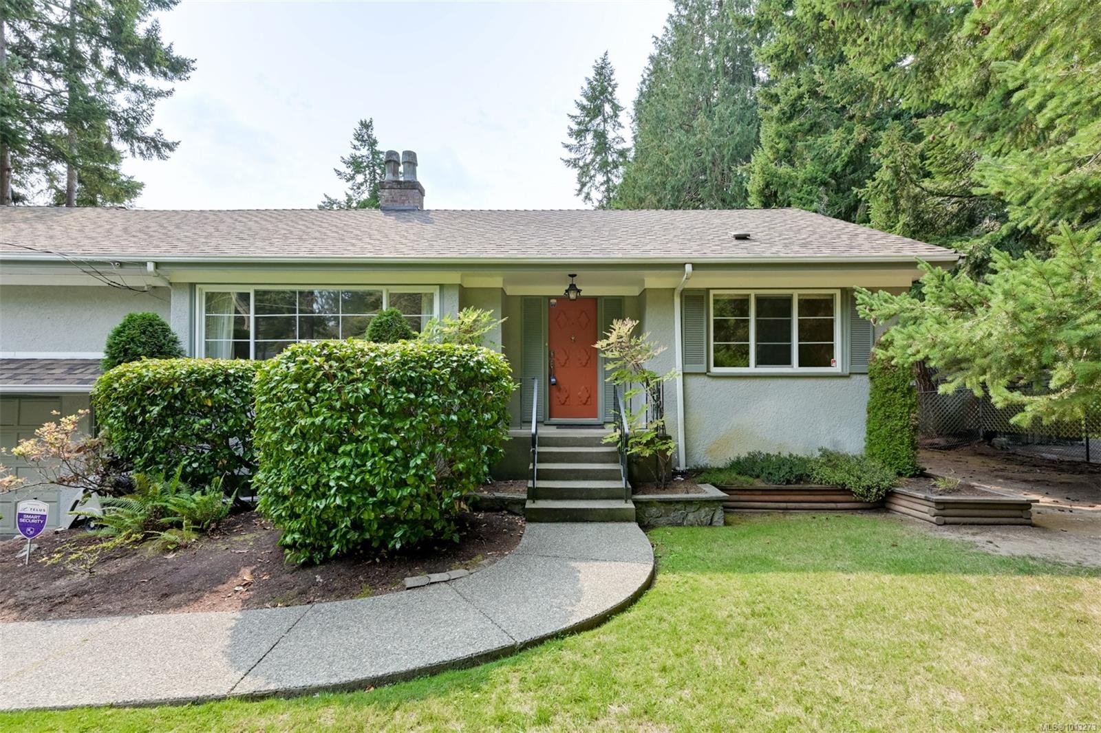2587 Macdonald Dr W, Saanich, BC V8N 1X7