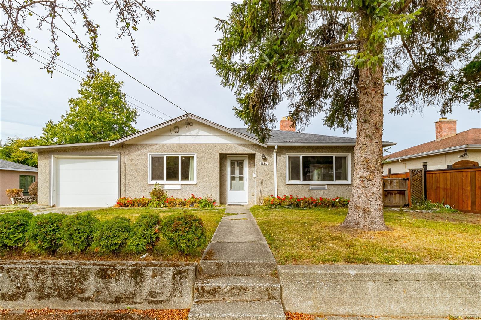 1124 Colville Rd, Esquimalt, BC V9A 4P7