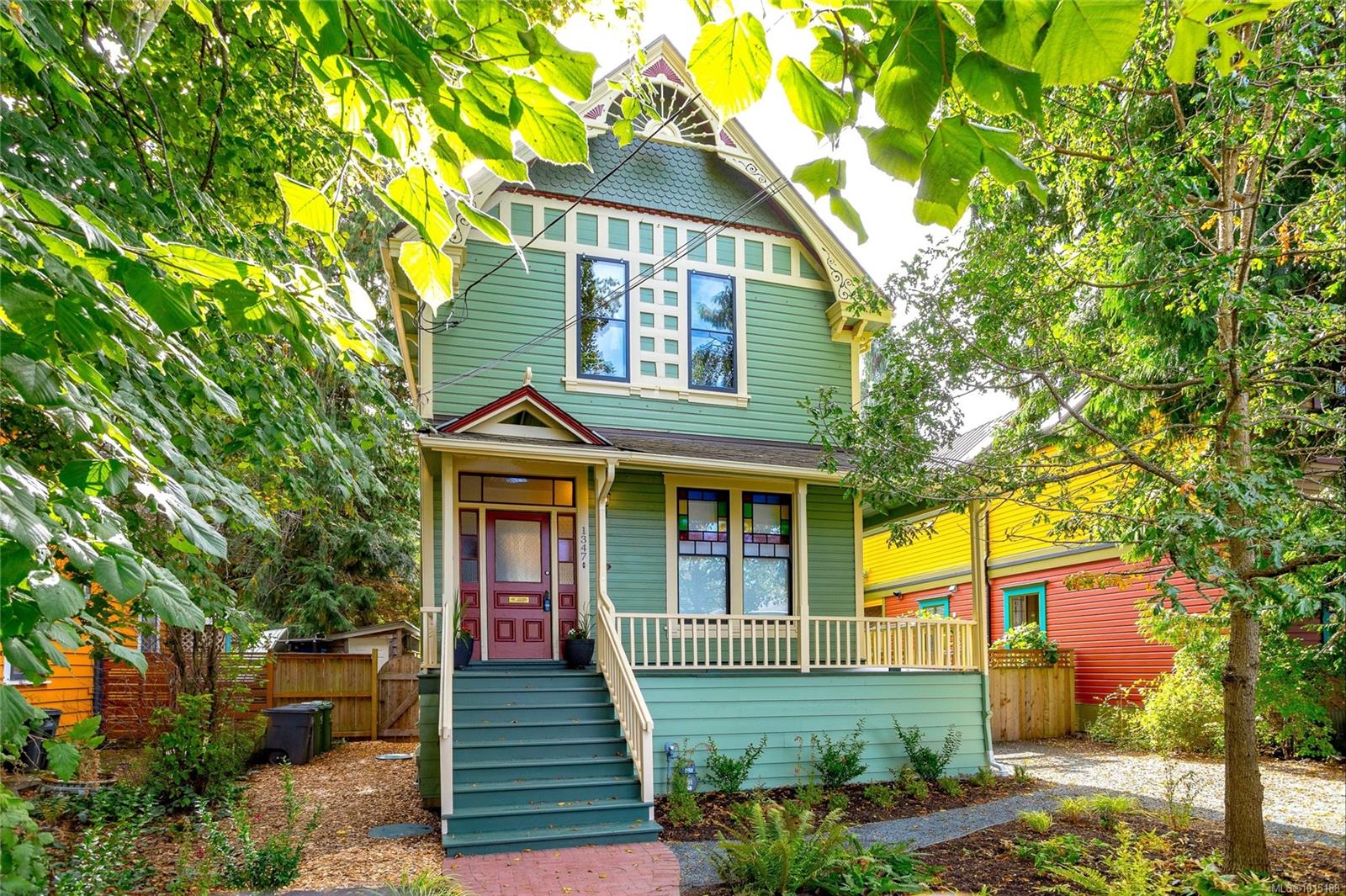 1347 Vining St, Victoria, BC V8R 1P5