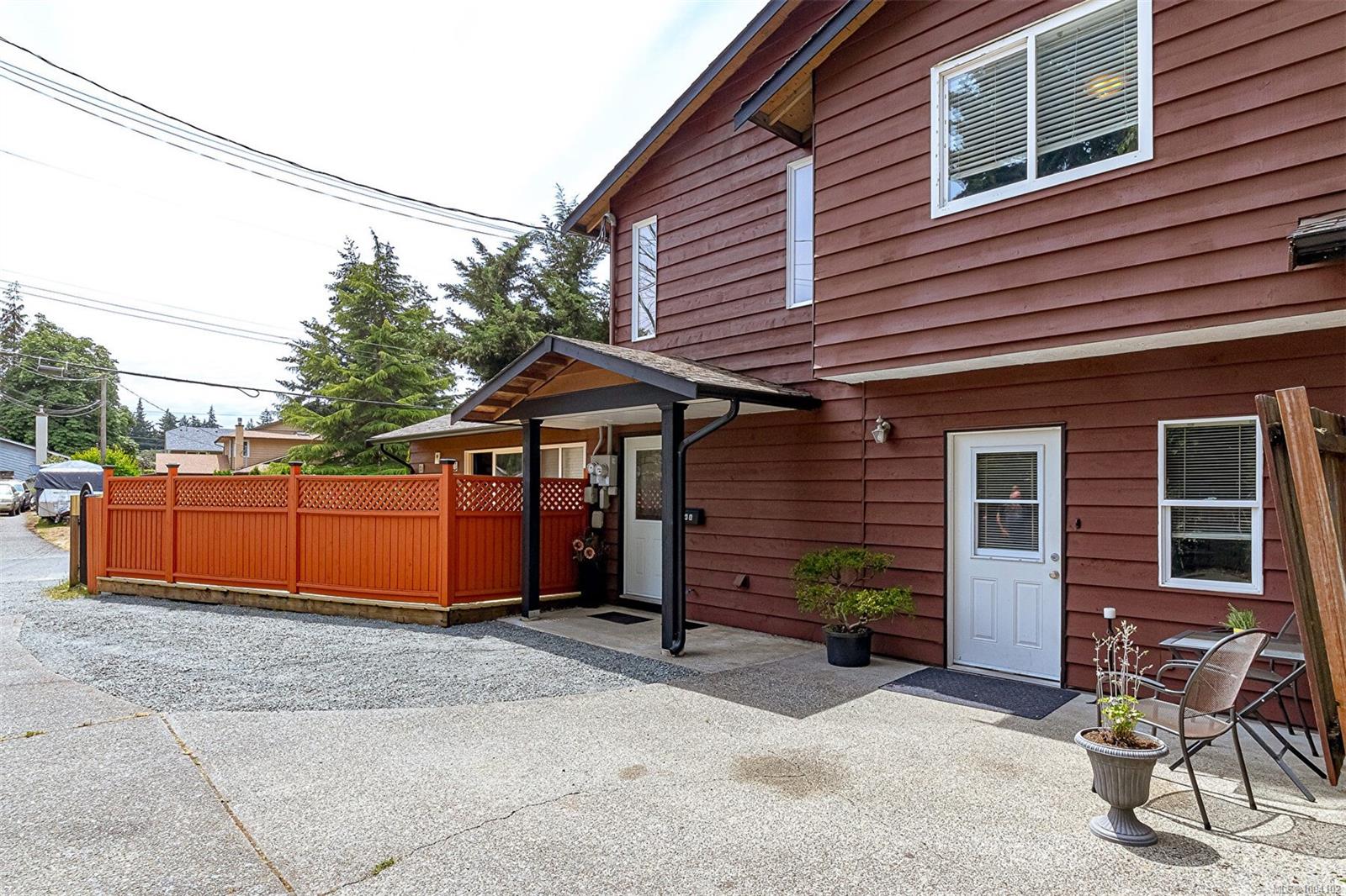614 Evans Dr Apt A, Victoria, BC V9B 5E4