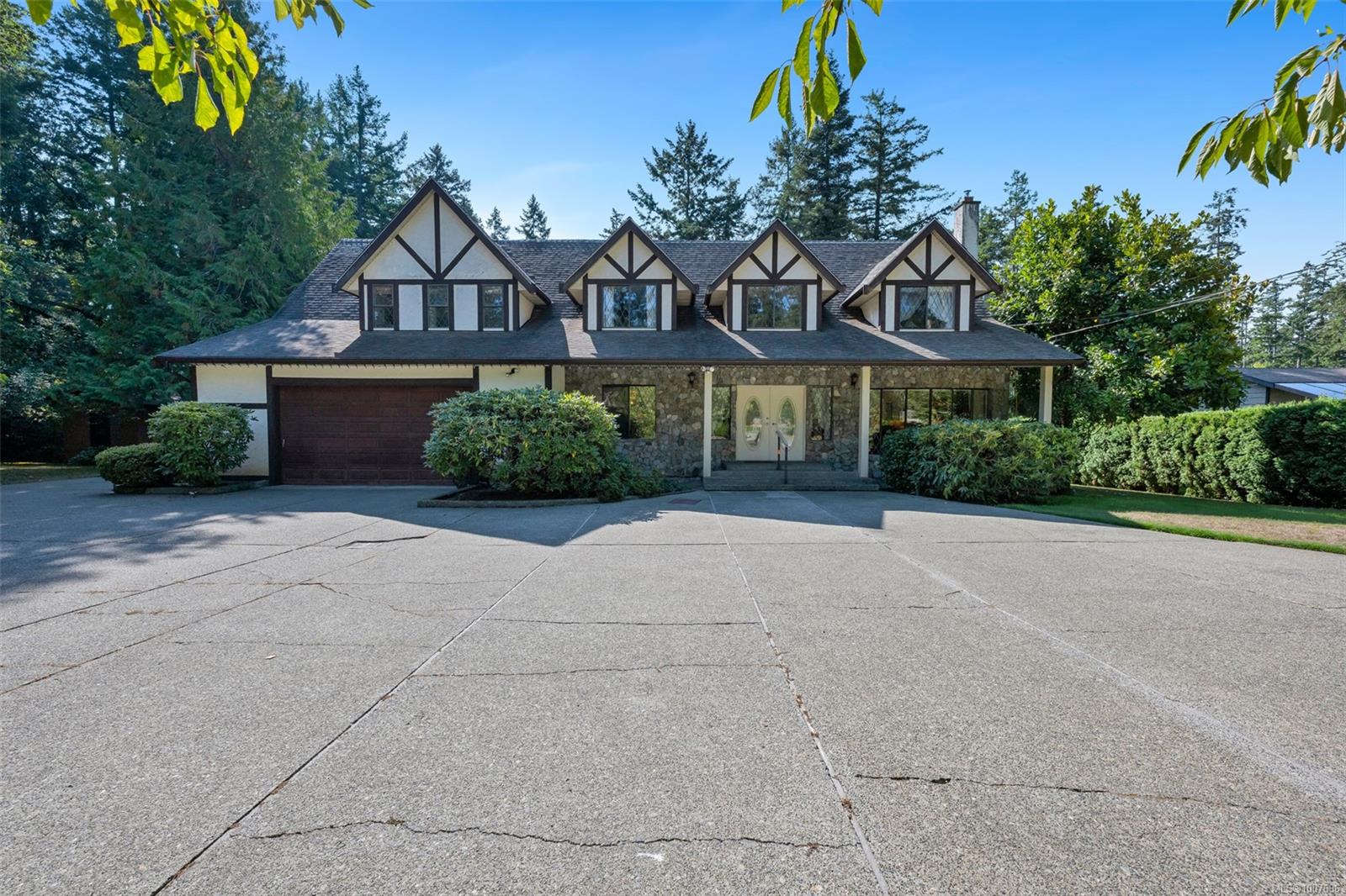 735 Cromarty Ave, North Saanich, BC V8L 5G6