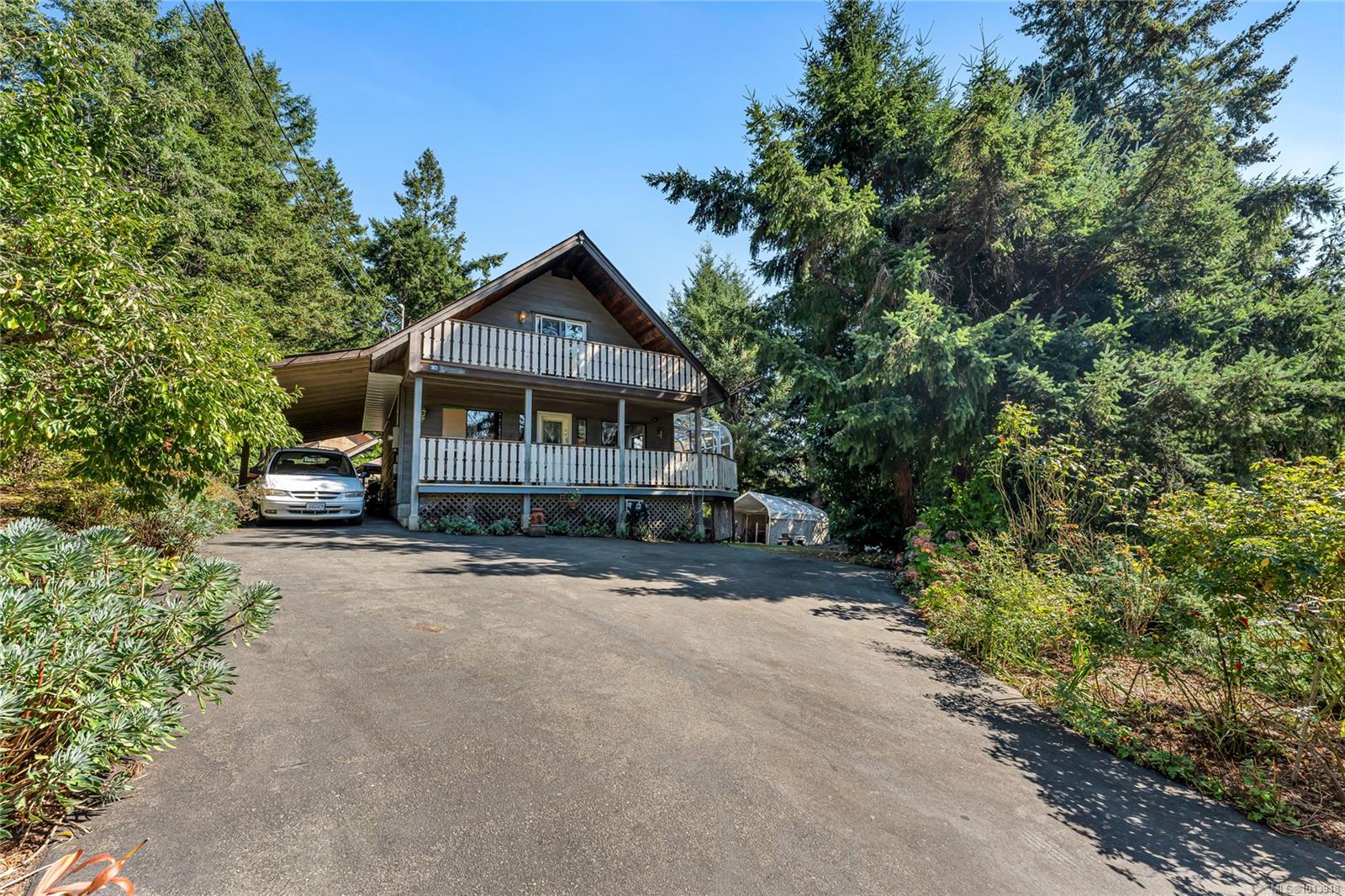 107 Pine Pl, Salt Spring, BC V8K 2N4