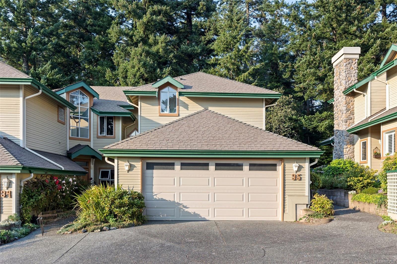 520 Marsett Pl Apt 35, Saanich, BC V8Z 7J1