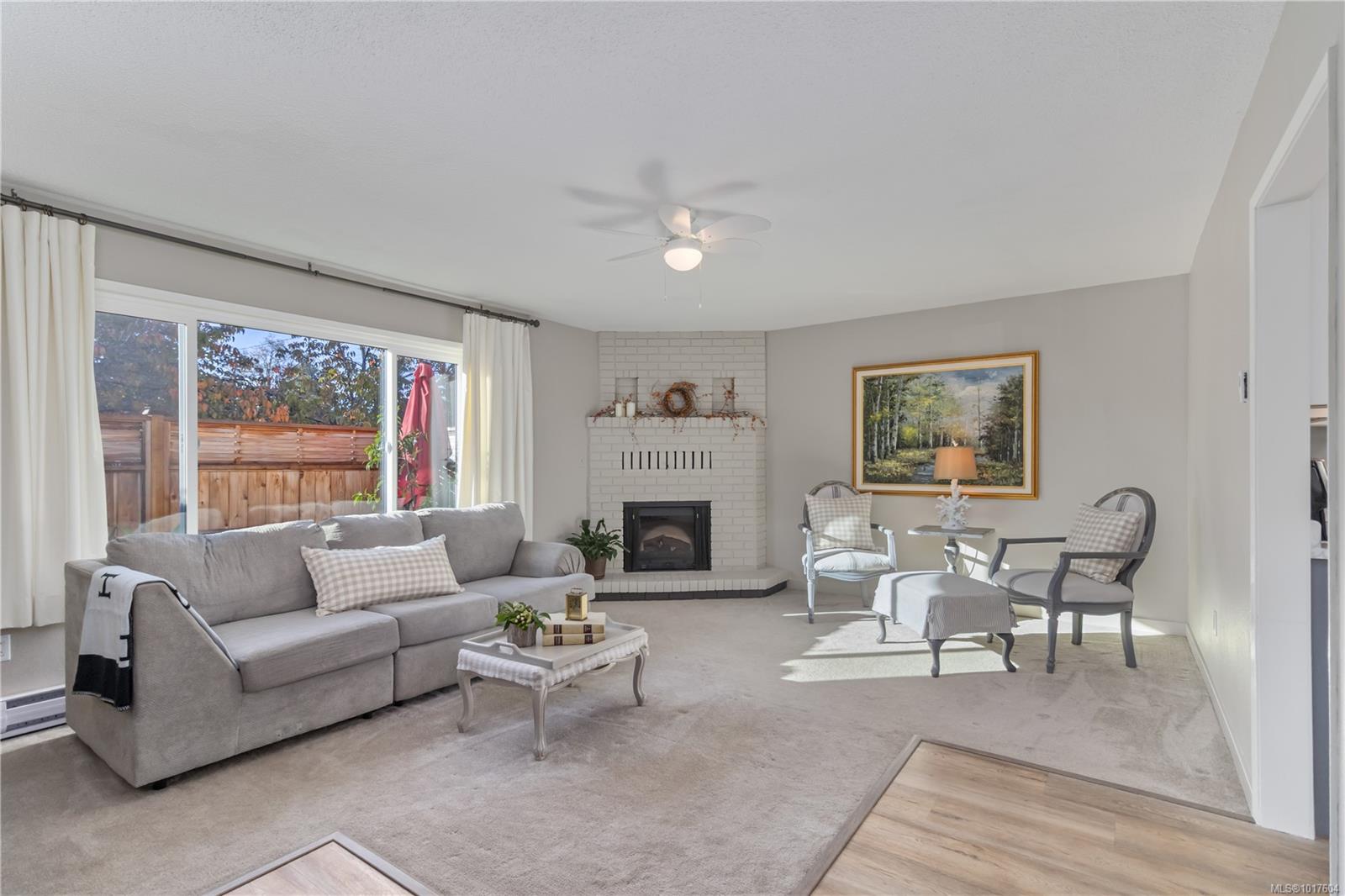 2034 Weiler Ave Apt 2, Sidney, BC V8L 1R4