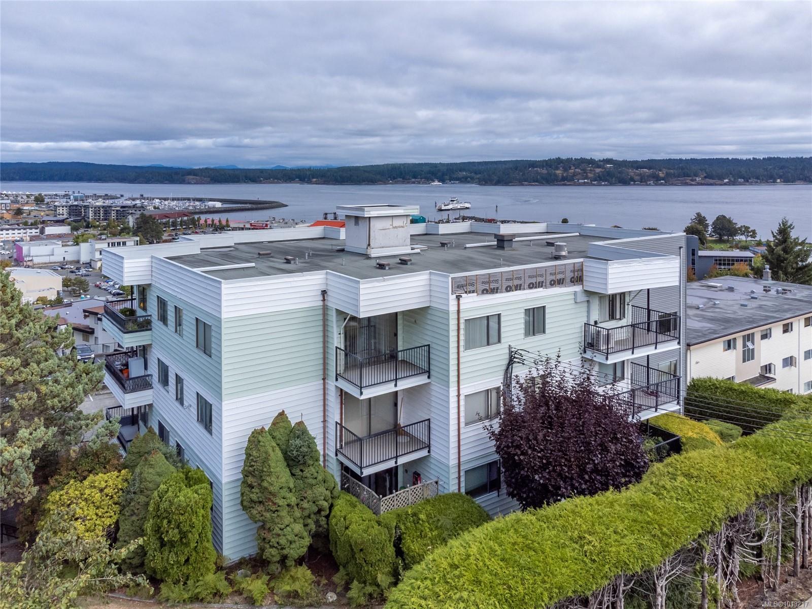 907 Cedar St Apt 203, Campbell River, BC V9W 2W1