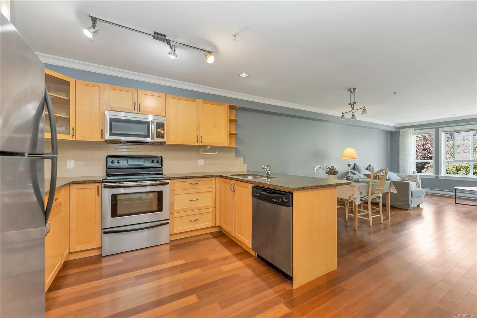1514 Church Ave Apt 203, Saanich, BC V8P 0A3