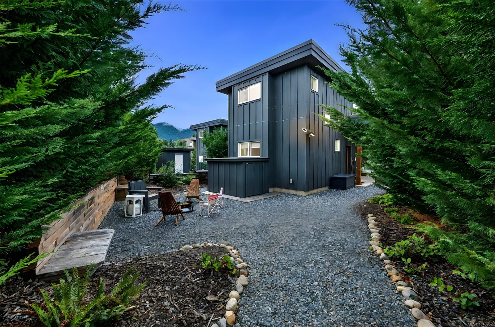 7333 Lakefront Pl, Lake Cowichan, BC V0R 2G1