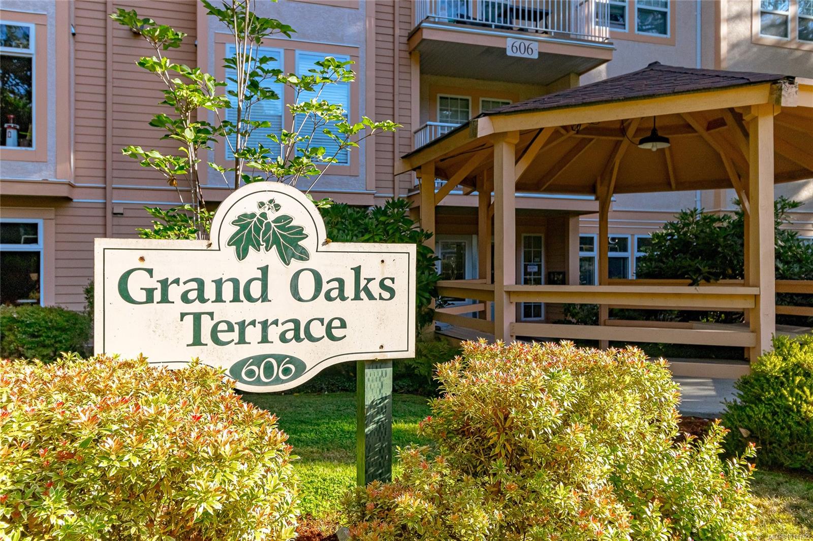 606 Goldstream Ave Apt 409, Langford, BC V9B 2W8