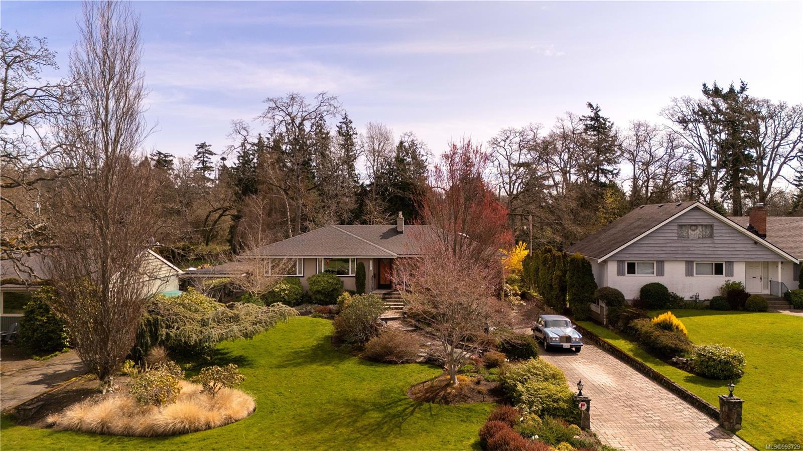 3331 Woodburn Ave, Oak Bay, BC V8P 5B8