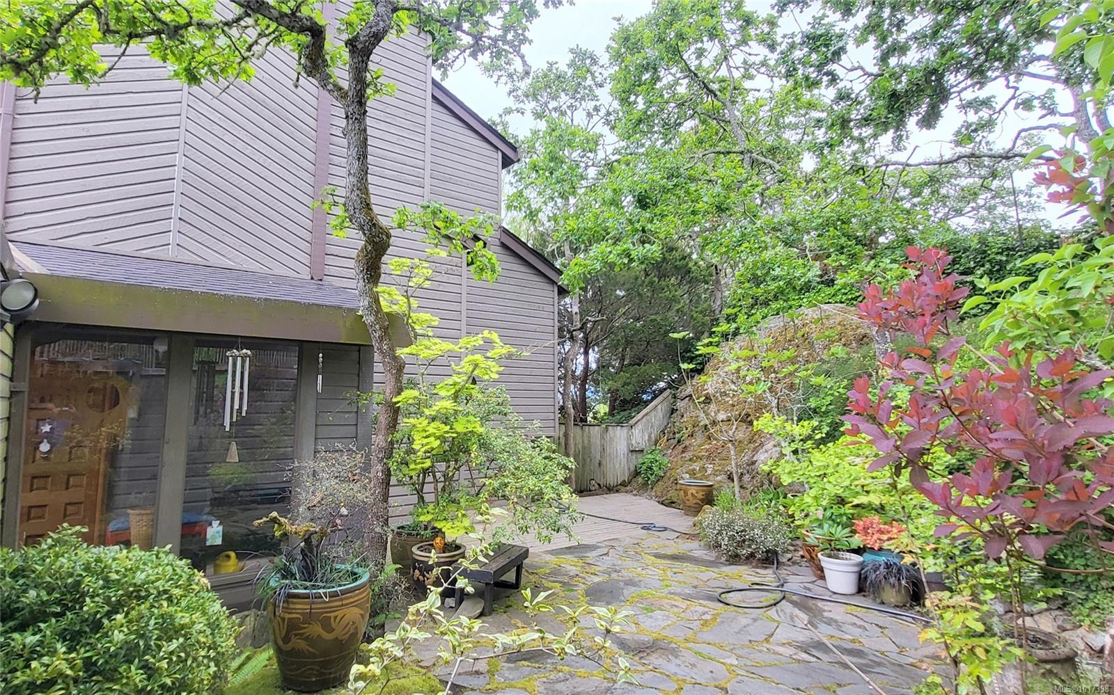 1244 Woodway Rd, Esquimalt, BC V9A 6Y6
