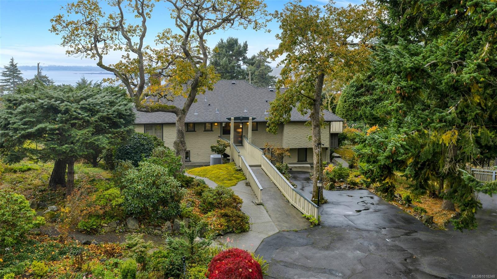 2850 Sea View Rd, Saanich, BC V8N 1K8