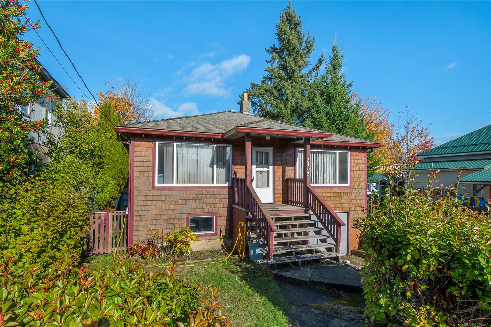 2702 Derwent Ave, Cumberland, BC V0R 1S0