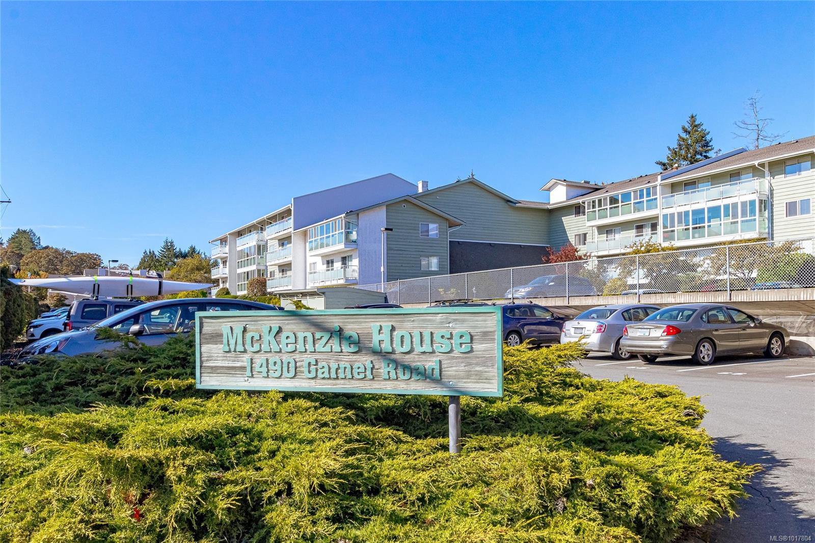 1490 Garnet Rd Apt 310, Saanich, BC V8P 5L1