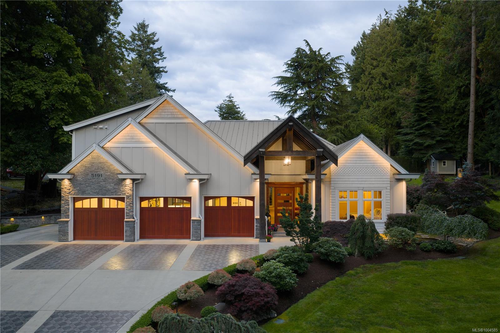 5191 Santa Clara Ave, Saanich, BC V8Y 1W5